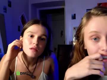 girl Cam Girls Free with gigi_and_margo
